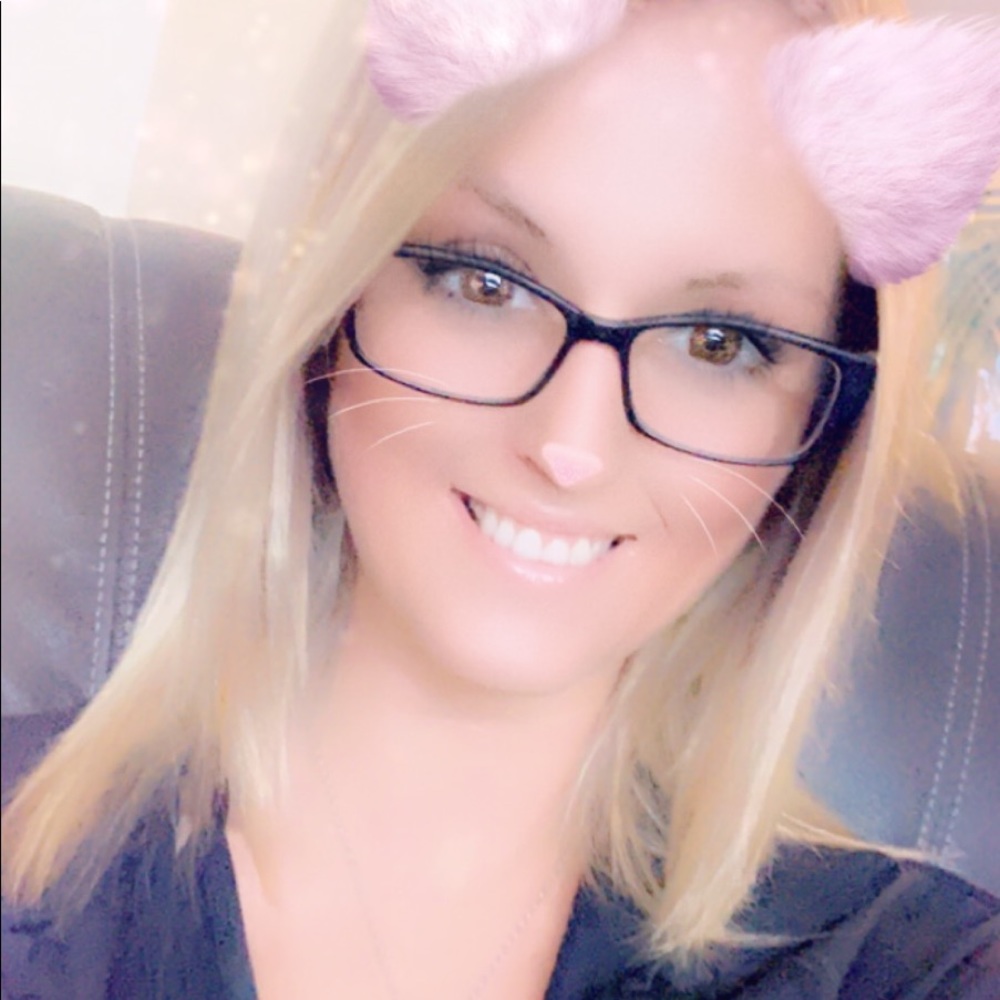 Meet your Posher, Angela